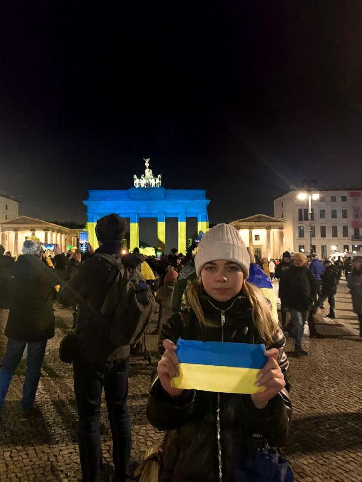 Марія на акції в підтримку України