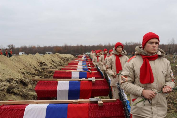 "Юнармійці" на похороні російських бойовиків у Луганську