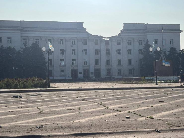 Терор рф 5 червня: Знищення будівлі Херсонської ОГА, загибель родини рятувальника у Прилуках, обстріл Харкова